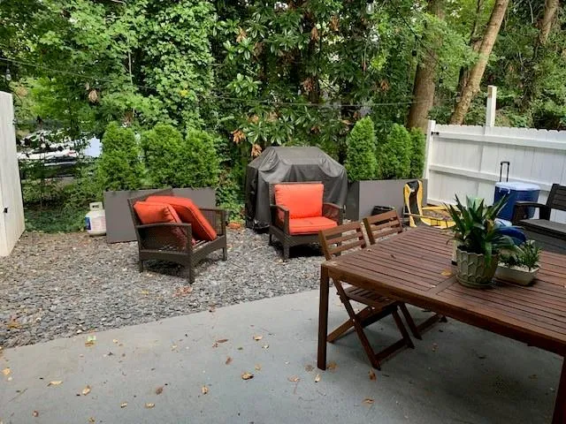 251 Peachtree Hollow Ct, Sandy Springs, Georgia 30328, 2 Bedrooms Bedrooms, ,2 BathroomsBathrooms,Residential,Sold,251 Peachtree Hollow Ct,6776429