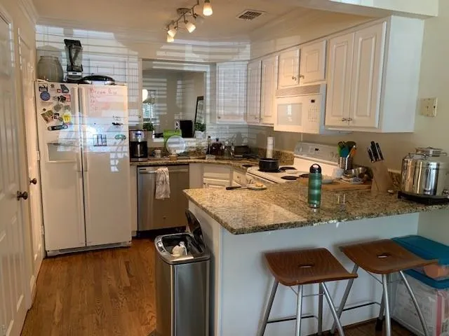 251 Peachtree Hollow Ct, Sandy Springs, Georgia 30328, 2 Bedrooms Bedrooms, ,2 BathroomsBathrooms,Residential,Sold,251 Peachtree Hollow Ct,6776429