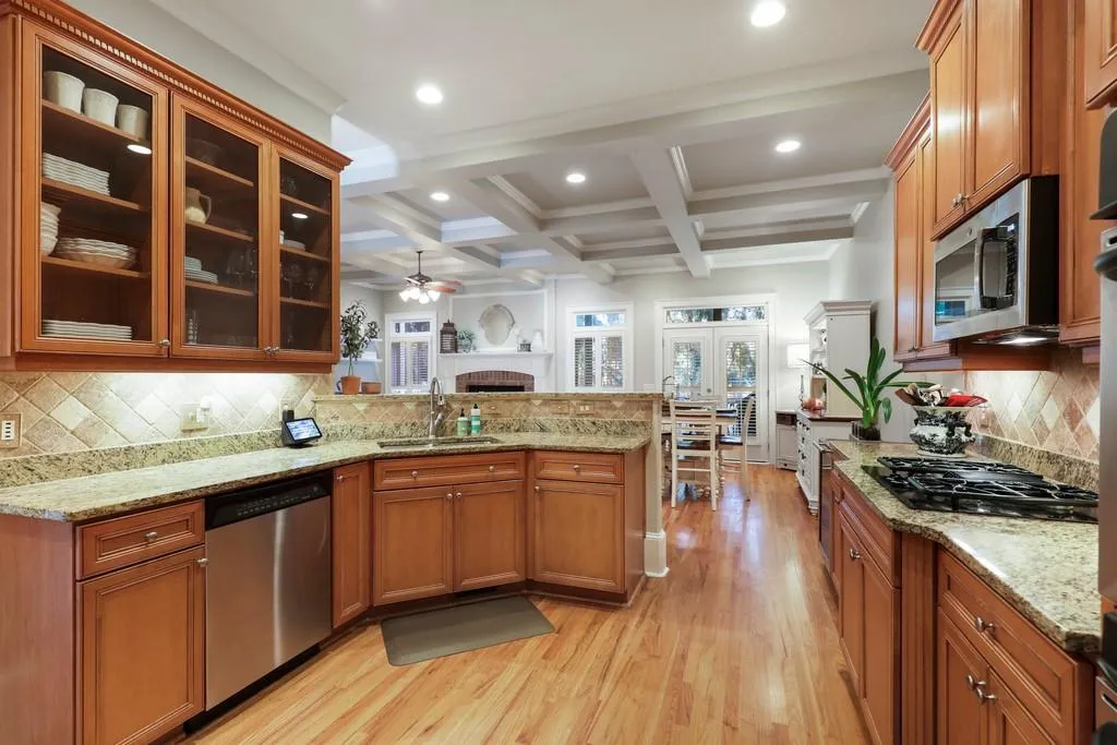 1115 Charles Towne Square, Atlanta, Georgia 30328, 4 Bedrooms Bedrooms, ,3 BathroomsBathrooms,Residential,Sold,1115 Charles Towne Square,6851684