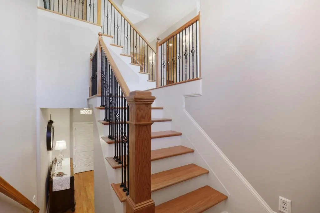 1115 Charles Towne Square, Atlanta, Georgia 30328, 4 Bedrooms Bedrooms, ,3 BathroomsBathrooms,Residential,Sold,1115 Charles Towne Square,6851684