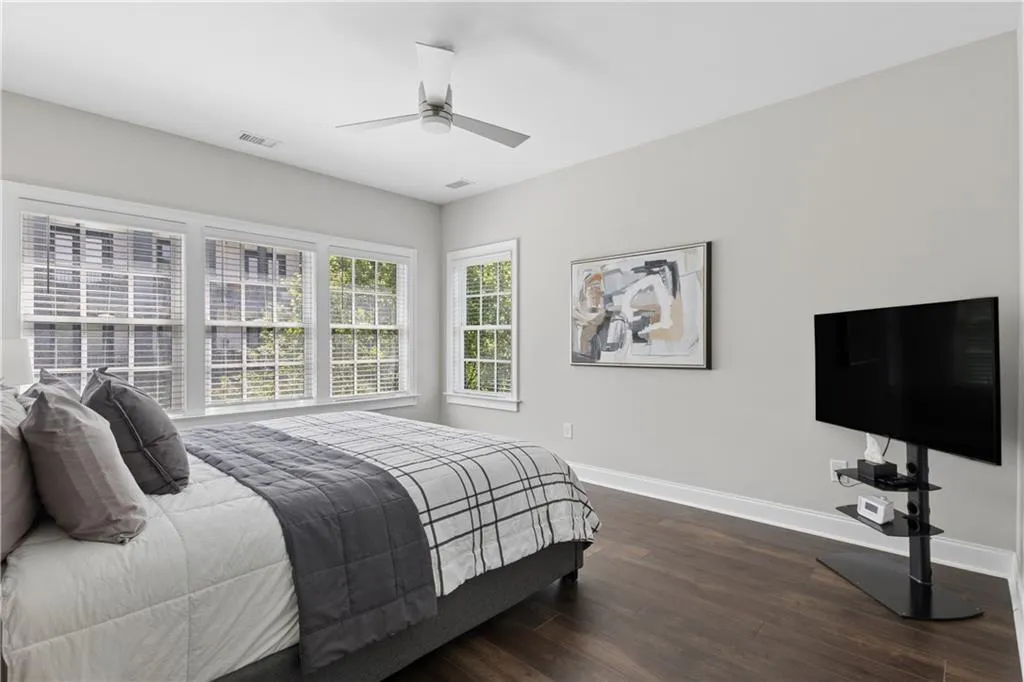 Secondary bedroom bath