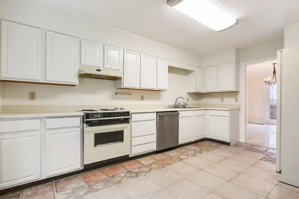 32 Huntington Place Drive, Sandy Springs, Georgia 30350, 3 Bedrooms Bedrooms, ,2 BathroomsBathrooms,Residential,Sold,32 Huntington Place Drive,5793864