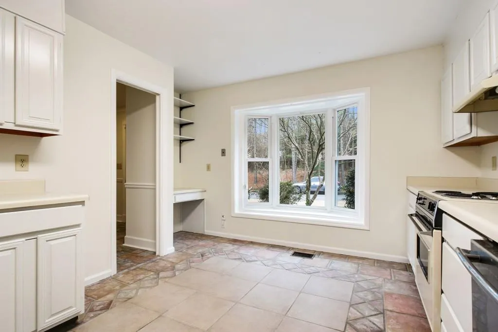 32 Huntington Place Drive, Sandy Springs, Georgia 30350, 3 Bedrooms Bedrooms, ,2 BathroomsBathrooms,Residential,Sold,32 Huntington Place Drive,5793864