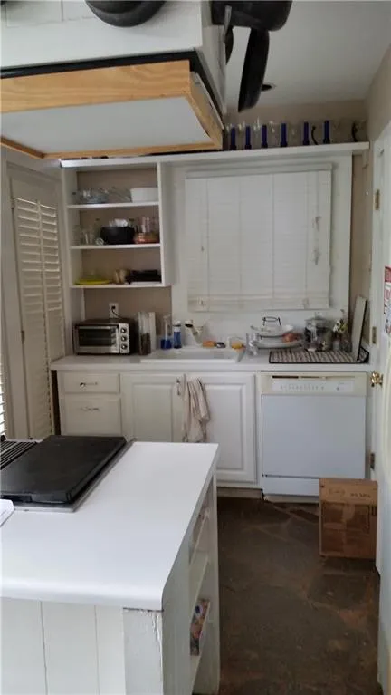 290 Green Hill Road Ne, Sandy Springs, Georgia 30342, 4 Bedrooms Bedrooms, ,3 BathroomsBathrooms,Residential,Sold,290 Green Hill Road Ne,5891069