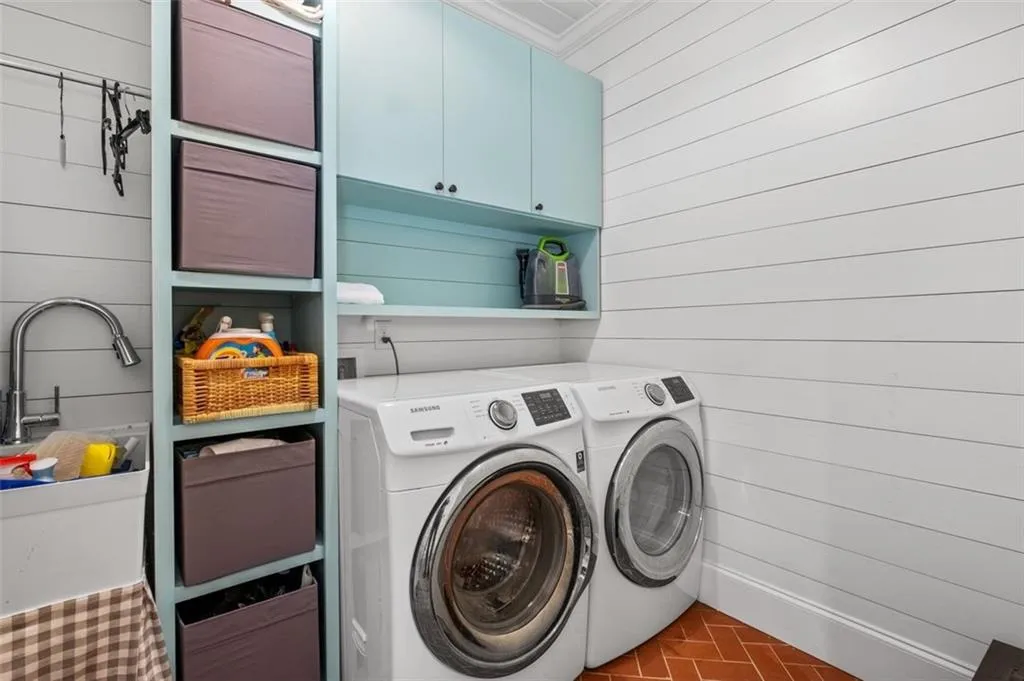 4800 Huntley Drive, Atlanta, Georgia 30342, 5 Bedrooms Bedrooms, ,5 BathroomsBathrooms,Residential,Sold,4800 Huntley Drive,7065265