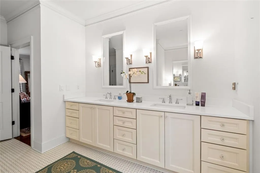 4800 Huntley Drive, Atlanta, Georgia 30342, 5 Bedrooms Bedrooms, ,5 BathroomsBathrooms,Residential,Sold,4800 Huntley Drive,7065265