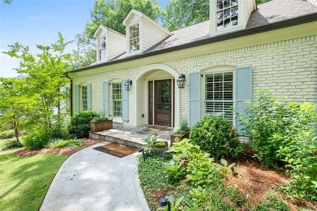 4800 Huntley Drive, Atlanta, Georgia 30342, 5 Bedrooms Bedrooms, ,5 BathroomsBathrooms,Residential,Sold,4800 Huntley Drive,7065265