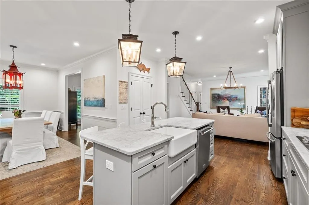 4800 Huntley Drive, Atlanta, Georgia 30342, 5 Bedrooms Bedrooms, ,5 BathroomsBathrooms,Residential,Sold,4800 Huntley Drive,7065265