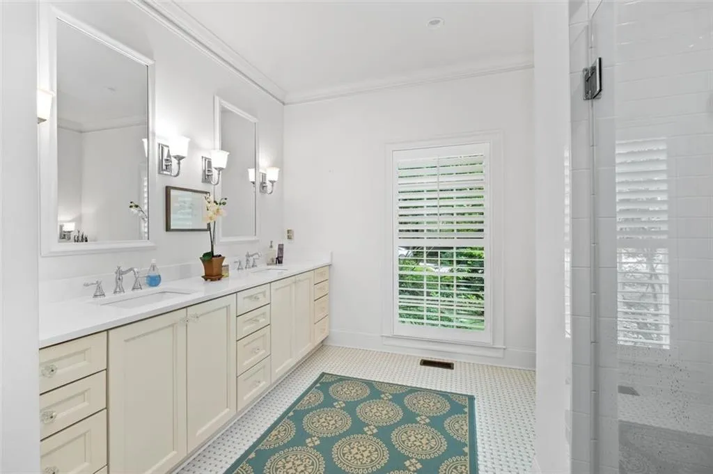 4800 Huntley Drive, Atlanta, Georgia 30342, 5 Bedrooms Bedrooms, ,5 BathroomsBathrooms,Residential,Sold,4800 Huntley Drive,7065265