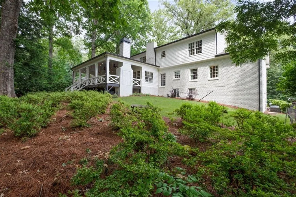 4800 Huntley Drive, Atlanta, Georgia 30342, 5 Bedrooms Bedrooms, ,5 BathroomsBathrooms,Residential,Sold,4800 Huntley Drive,7065265