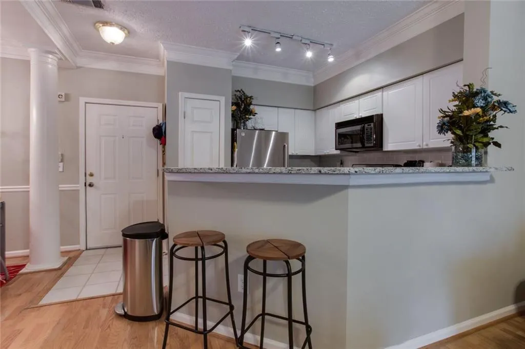 5559 Glenridge Drive Unit 2404, Atlanta, Georgia 30342, 1 Bedroom Bedrooms, ,1 BathroomBathrooms,Residential,Sold,5559 Glenridge Drive Unit 2404,5694125