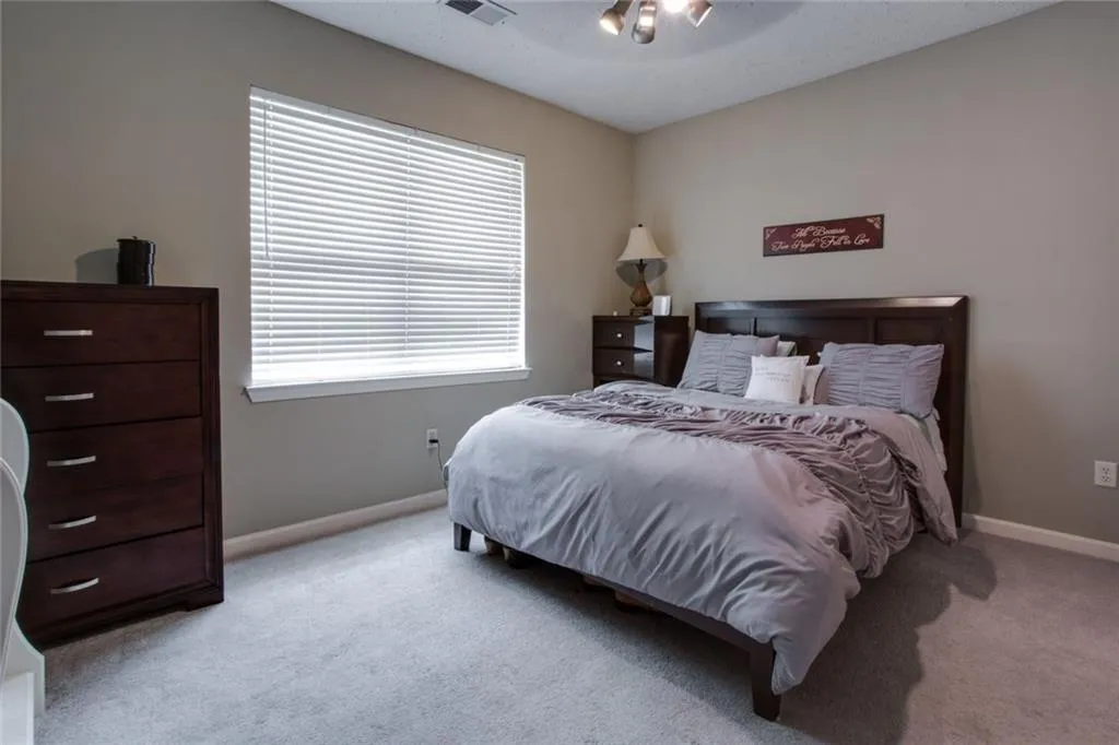 5559 Glenridge Drive Unit 2404, Atlanta, Georgia 30342, 1 Bedroom Bedrooms, ,1 BathroomBathrooms,Residential,Sold,5559 Glenridge Drive Unit 2404,5694125