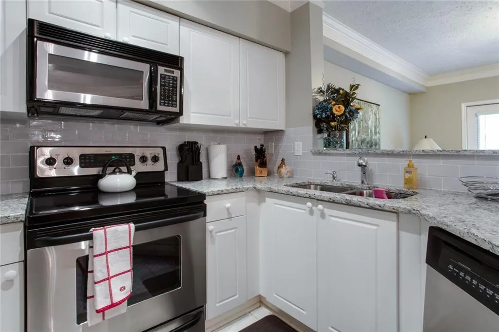 5559 Glenridge Drive Unit 2404, Atlanta, Georgia 30342, 1 Bedroom Bedrooms, ,1 BathroomBathrooms,Residential,Sold,5559 Glenridge Drive Unit 2404,5694125