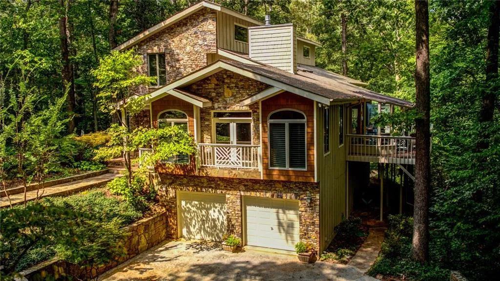 220 Cameron Glen Court, Sandy Springs, Georgia 30328, 5 Bedrooms Bedrooms, ,4 BathroomsBathrooms,Residential,Sold,220 Cameron Glen Court,5758174