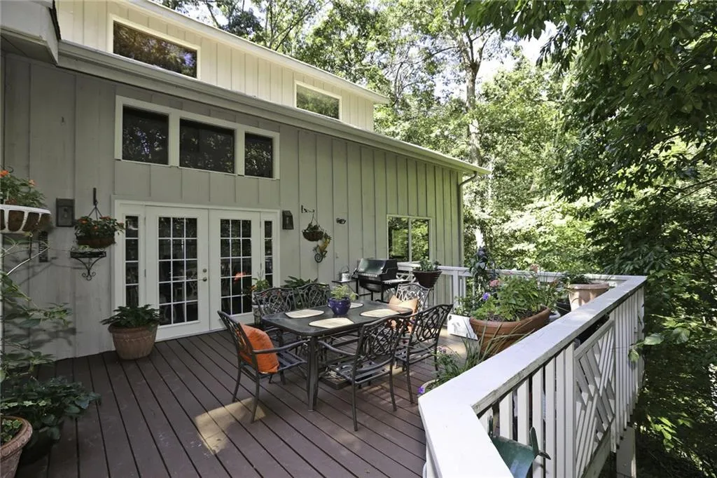 220 Cameron Glen Court, Sandy Springs, Georgia 30328, 5 Bedrooms Bedrooms, ,4 BathroomsBathrooms,Residential,Sold,220 Cameron Glen Court,5758174