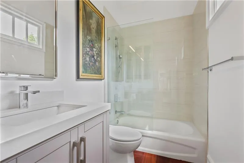 Full bathroom on main level