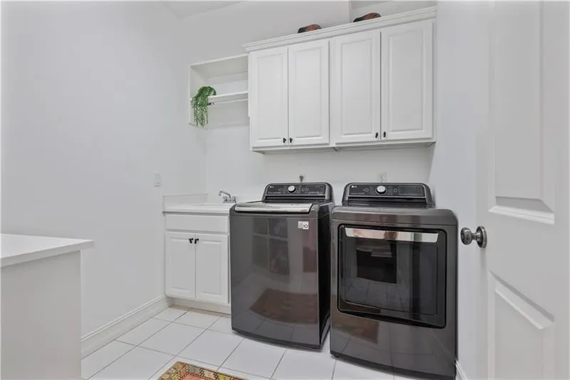 Atlanta, Georgia 30342, 5 Bedrooms Bedrooms, ,6 BathroomsBathrooms,Residential,For Sale,7598581