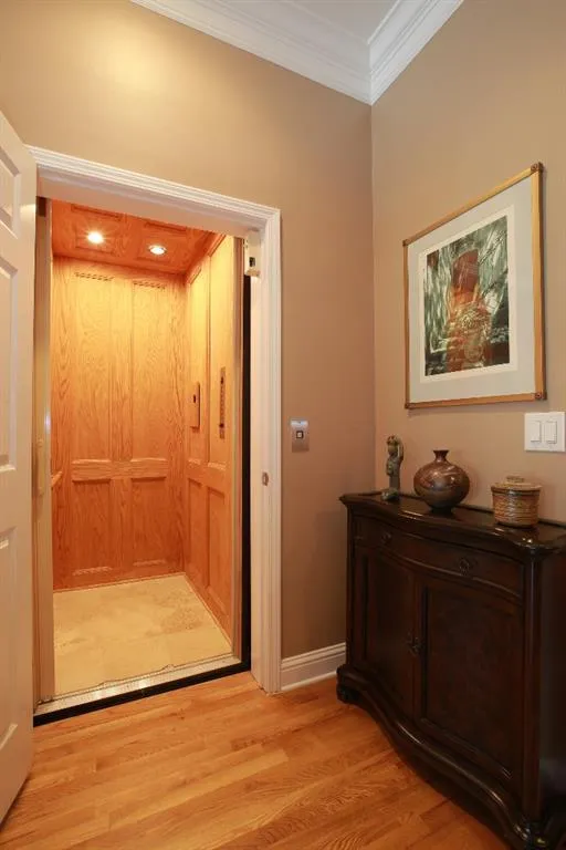 3275 Buckhead Forest Mews Ne Unit 3275, Atlanta, Georgia 30305, 2 Bedrooms Bedrooms, ,2 BathroomsBathrooms,Residential,Sold,3275 Buckhead Forest Mews Ne Unit 3275,5585006