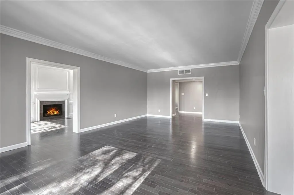 Oversized Living Room 25 feet x 15 Feet