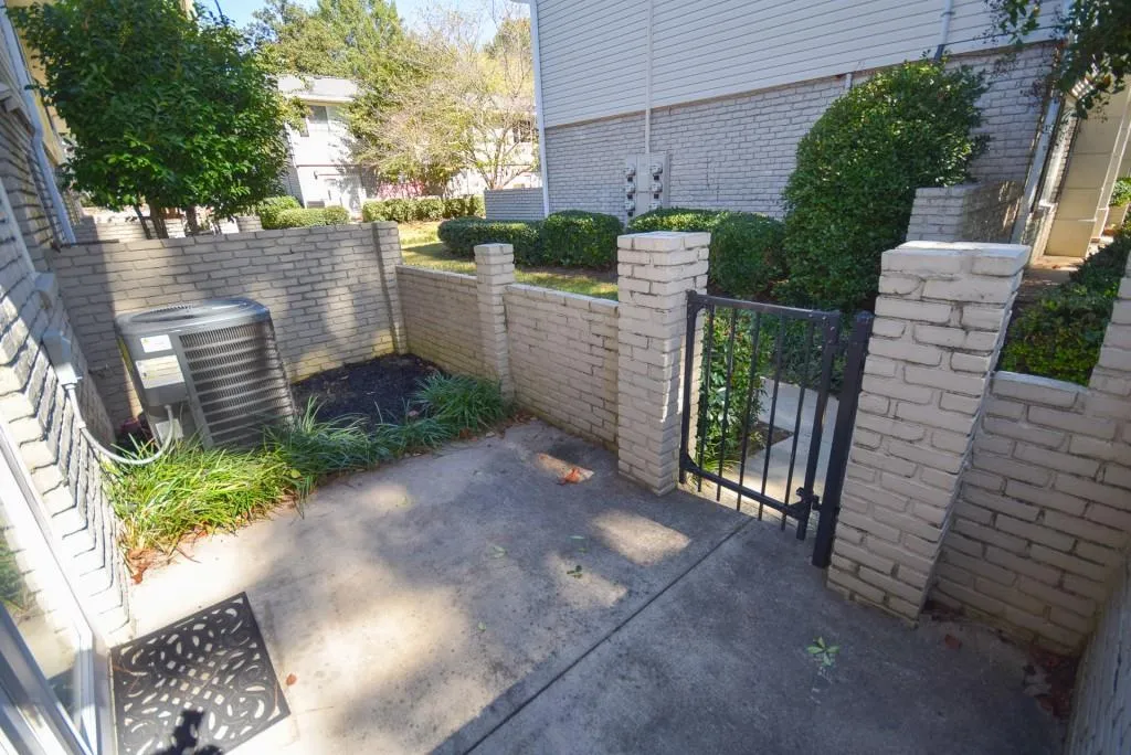 6940 Roswell Road Unit 6f, Sandy Springs, Georgia 30328, 2 Bedrooms Bedrooms, ,1 BathroomBathrooms,Residential,Sold,6940 Roswell Road Unit 6f,5923751