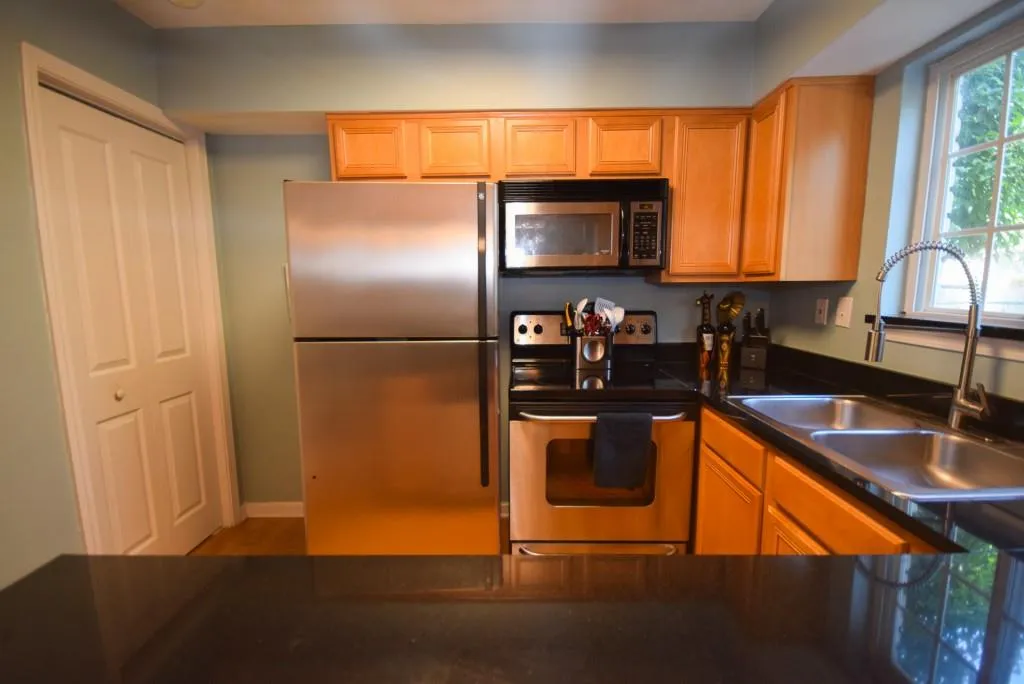 6940 Roswell Road Unit 6f, Sandy Springs, Georgia 30328, 2 Bedrooms Bedrooms, ,1 BathroomBathrooms,Residential,Sold,6940 Roswell Road Unit 6f,5923751
