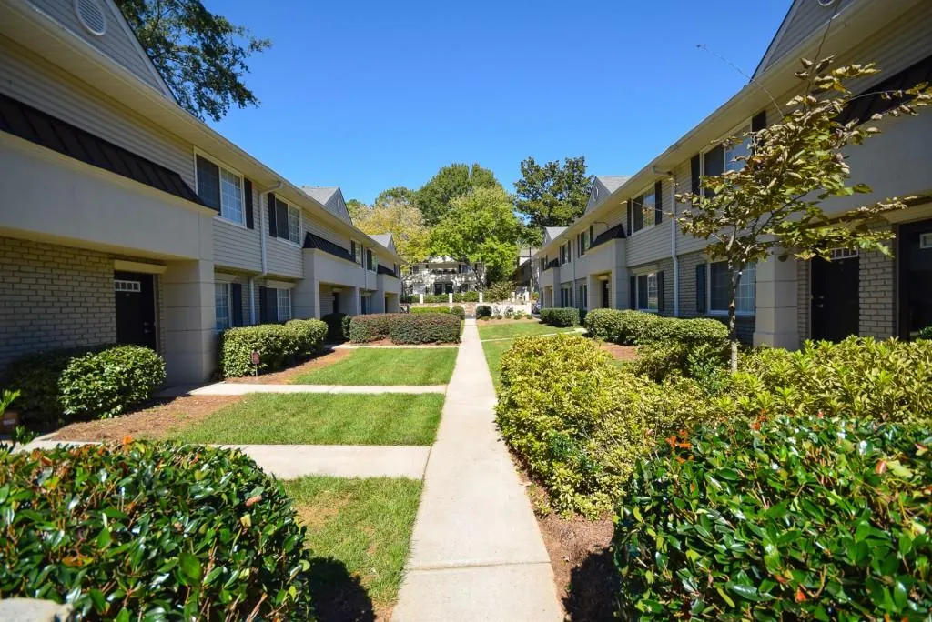 6940 Roswell Road Unit 6f, Sandy Springs, Georgia 30328, 2 Bedrooms Bedrooms, ,1 BathroomBathrooms,Residential,Sold,6940 Roswell Road Unit 6f,5923751