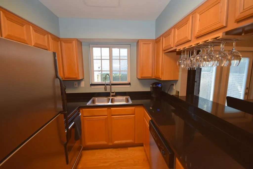 6940 Roswell Road Unit 6f, Sandy Springs, Georgia 30328, 2 Bedrooms Bedrooms, ,1 BathroomBathrooms,Residential,Sold,6940 Roswell Road Unit 6f,5923751