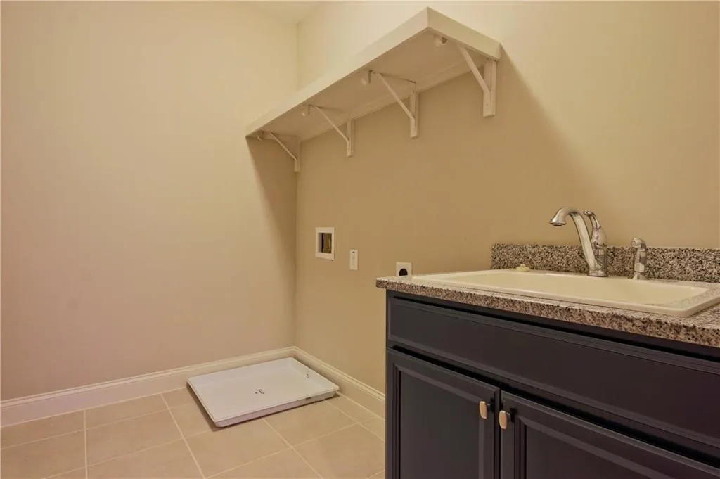 280 Amberidge Trail, Sandy Springs, Georgia 30328, 5 Bedrooms Bedrooms, ,4 BathroomsBathrooms,Residential,Sold,280 Amberidge Trail,5631147