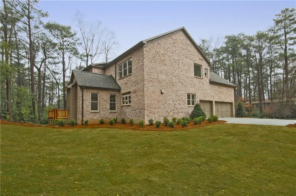 280 Amberidge Trail, Sandy Springs, Georgia 30328, 5 Bedrooms Bedrooms, ,4 BathroomsBathrooms,Residential,Sold,280 Amberidge Trail,5631147