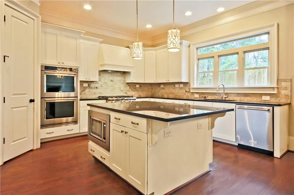 280 Amberidge Trail, Sandy Springs, Georgia 30328, 5 Bedrooms Bedrooms, ,4 BathroomsBathrooms,Residential,Sold,280 Amberidge Trail,5631147