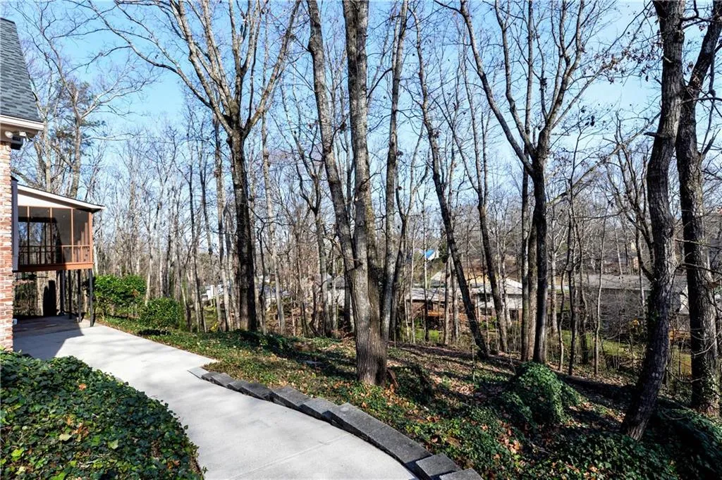 225 Hunters Point, Sandy Springs, Georgia 30328, 4 Bedrooms Bedrooms, ,3 BathroomsBathrooms,Residential,Sold,225 Hunters Point,5945083