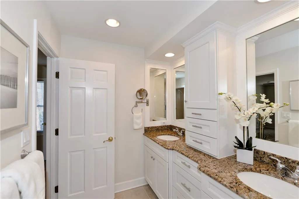225 Hunters Point, Sandy Springs, Georgia 30328, 4 Bedrooms Bedrooms, ,3 BathroomsBathrooms,Residential,Sold,225 Hunters Point,5945083