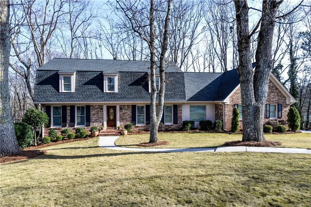 225 Hunters Point, Sandy Springs, Georgia 30328, 4 Bedrooms Bedrooms, ,3 BathroomsBathrooms,Residential,Sold,225 Hunters Point,5945083