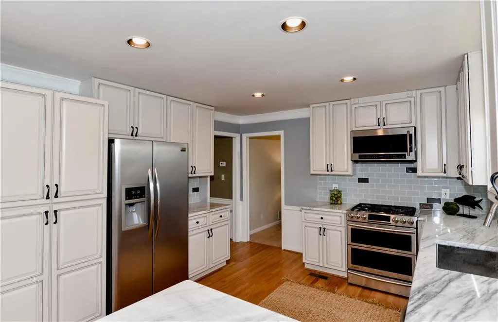 225 Hunters Point, Sandy Springs, Georgia 30328, 4 Bedrooms Bedrooms, ,3 BathroomsBathrooms,Residential,Sold,225 Hunters Point,5945083