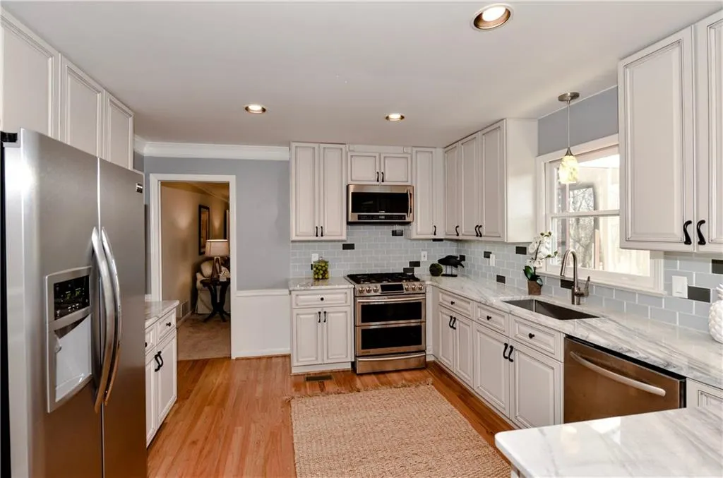 225 Hunters Point, Sandy Springs, Georgia 30328, 4 Bedrooms Bedrooms, ,3 BathroomsBathrooms,Residential,Sold,225 Hunters Point,5945083