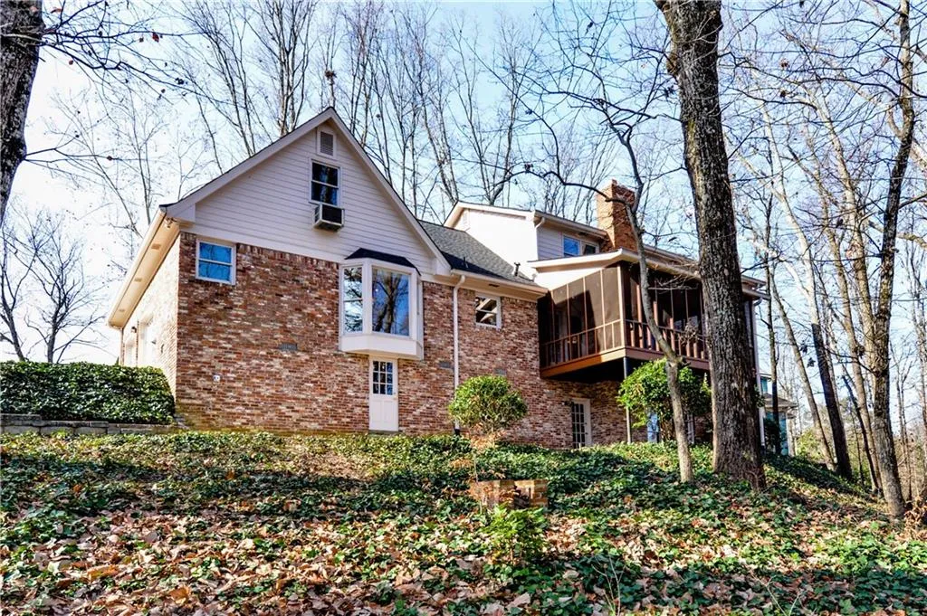 225 Hunters Point, Sandy Springs, Georgia 30328, 4 Bedrooms Bedrooms, ,3 BathroomsBathrooms,Residential,Sold,225 Hunters Point,5945083