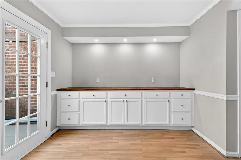 6520 Roswell Road Unit 48, Sandy Springs, Georgia 30328, 2 Bedrooms Bedrooms, ,1 BathroomBathrooms,Residential,For Sale,6520 Roswell Road Unit 48,7722305