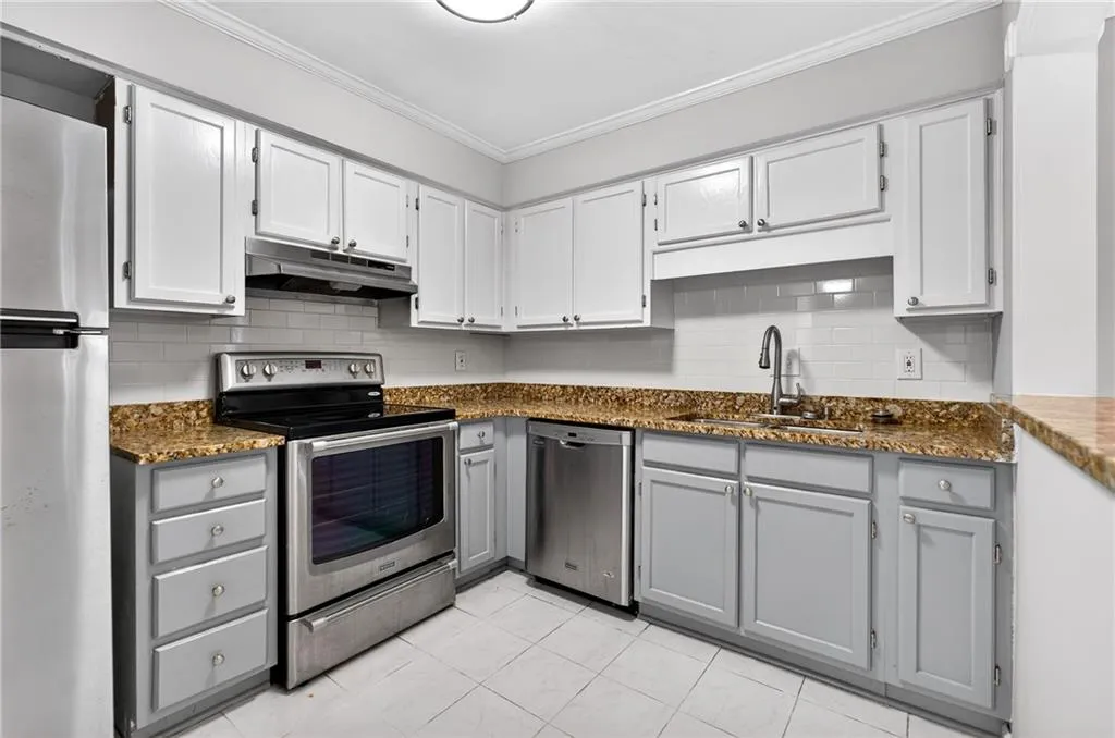6520 Roswell Road Unit 48, Sandy Springs, Georgia 30328, 2 Bedrooms Bedrooms, ,1 BathroomBathrooms,Residential,For Sale,6520 Roswell Road Unit 48,7722305
