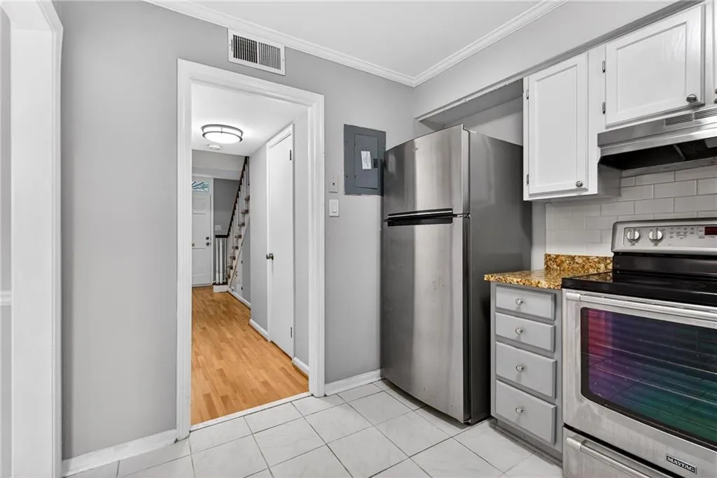 6520 Roswell Road Unit 48, Sandy Springs, Georgia 30328, 2 Bedrooms Bedrooms, ,1 BathroomBathrooms,Residential,For Sale,6520 Roswell Road Unit 48,7722305