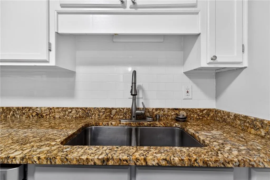 6520 Roswell Road Unit 48, Sandy Springs, Georgia 30328, 2 Bedrooms Bedrooms, ,1 BathroomBathrooms,Residential,For Sale,6520 Roswell Road Unit 48,7722305