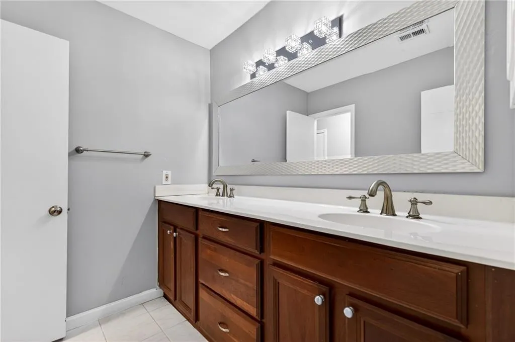 6520 Roswell Road Unit 48, Sandy Springs, Georgia 30328, 2 Bedrooms Bedrooms, ,1 BathroomBathrooms,Residential,For Sale,6520 Roswell Road Unit 48,7722305