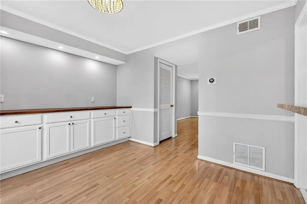 6520 Roswell Road Unit 48, Sandy Springs, Georgia 30328, 2 Bedrooms Bedrooms, ,1 BathroomBathrooms,Residential,For Sale,6520 Roswell Road Unit 48,7722305