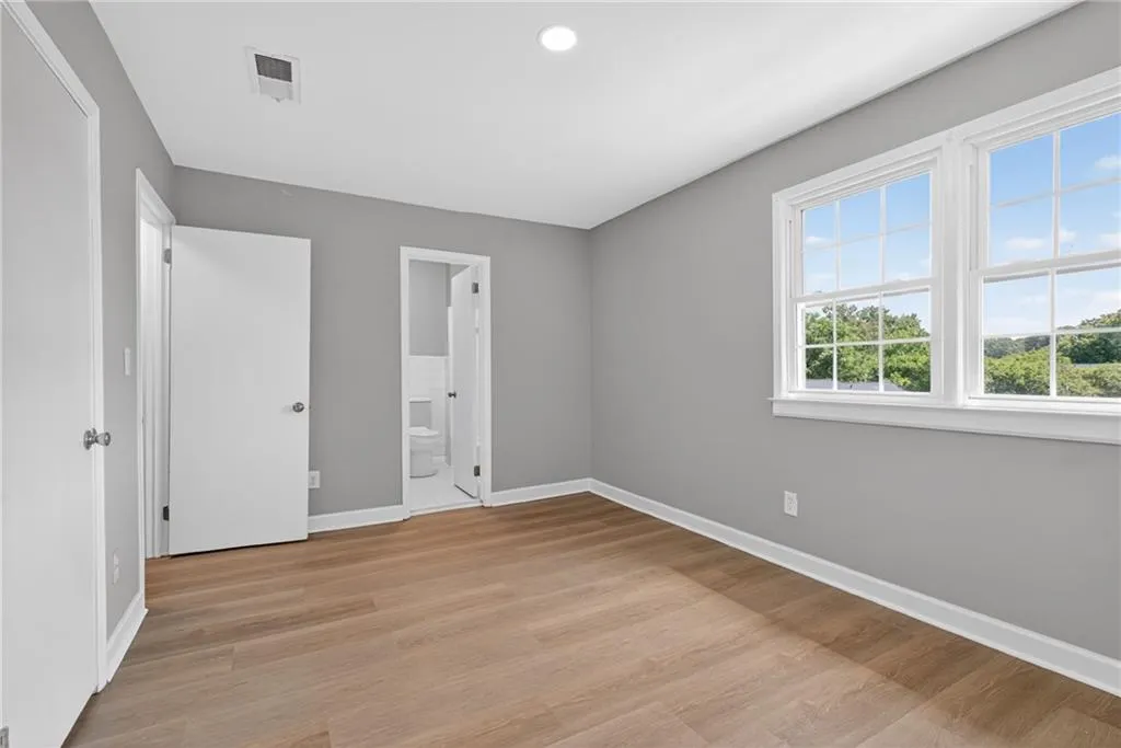 6520 Roswell Road Unit 48, Sandy Springs, Georgia 30328, 2 Bedrooms Bedrooms, ,1 BathroomBathrooms,Residential,For Sale,6520 Roswell Road Unit 48,7722305