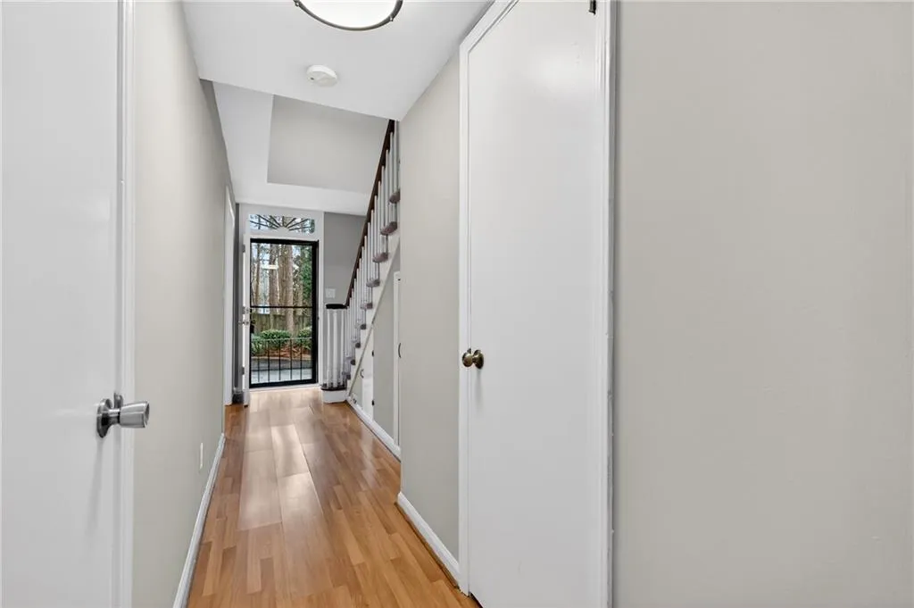 6520 Roswell Road Unit 48, Sandy Springs, Georgia 30328, 2 Bedrooms Bedrooms, ,1 BathroomBathrooms,Residential,For Sale,6520 Roswell Road Unit 48,7722305