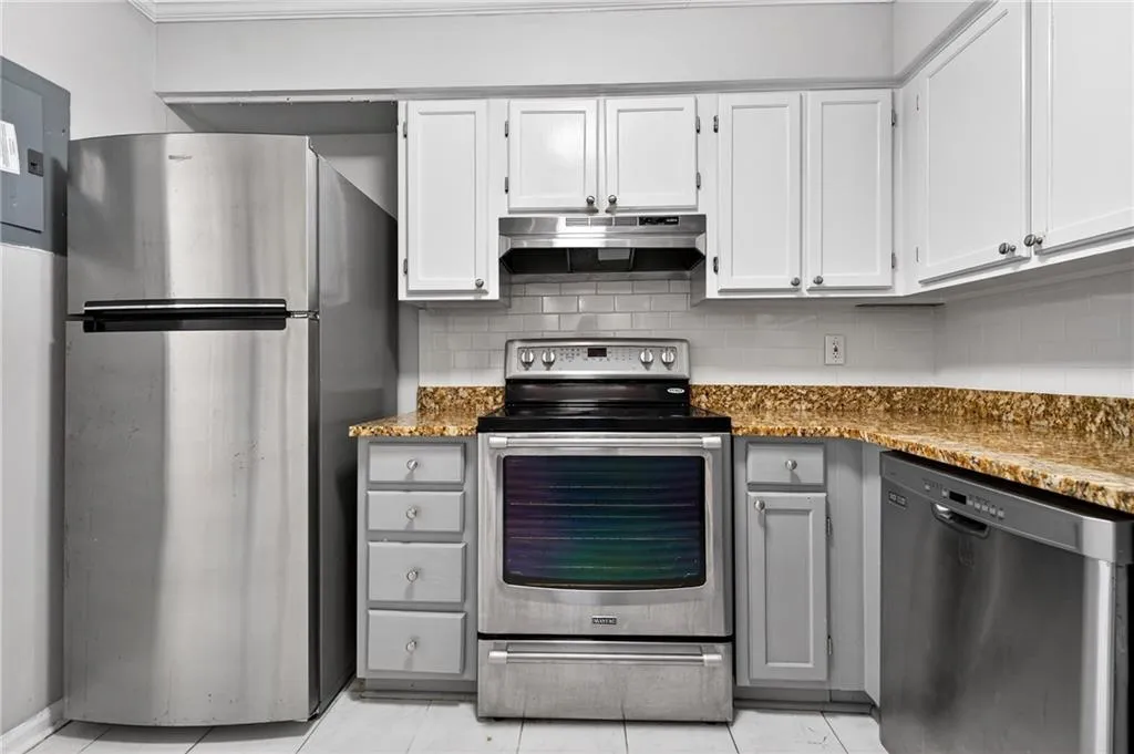 6520 Roswell Road Unit 48, Sandy Springs, Georgia 30328, 2 Bedrooms Bedrooms, ,1 BathroomBathrooms,Residential,For Sale,6520 Roswell Road Unit 48,7722305