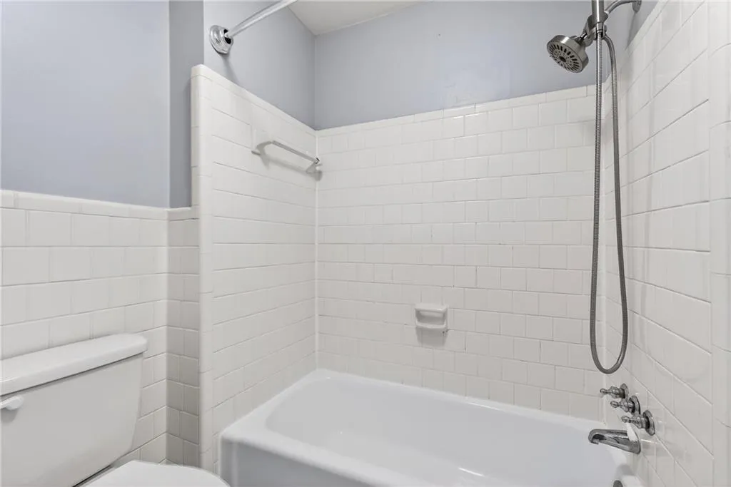 6520 Roswell Road Unit 48, Sandy Springs, Georgia 30328, 2 Bedrooms Bedrooms, ,1 BathroomBathrooms,Residential,For Sale,6520 Roswell Road Unit 48,7722305