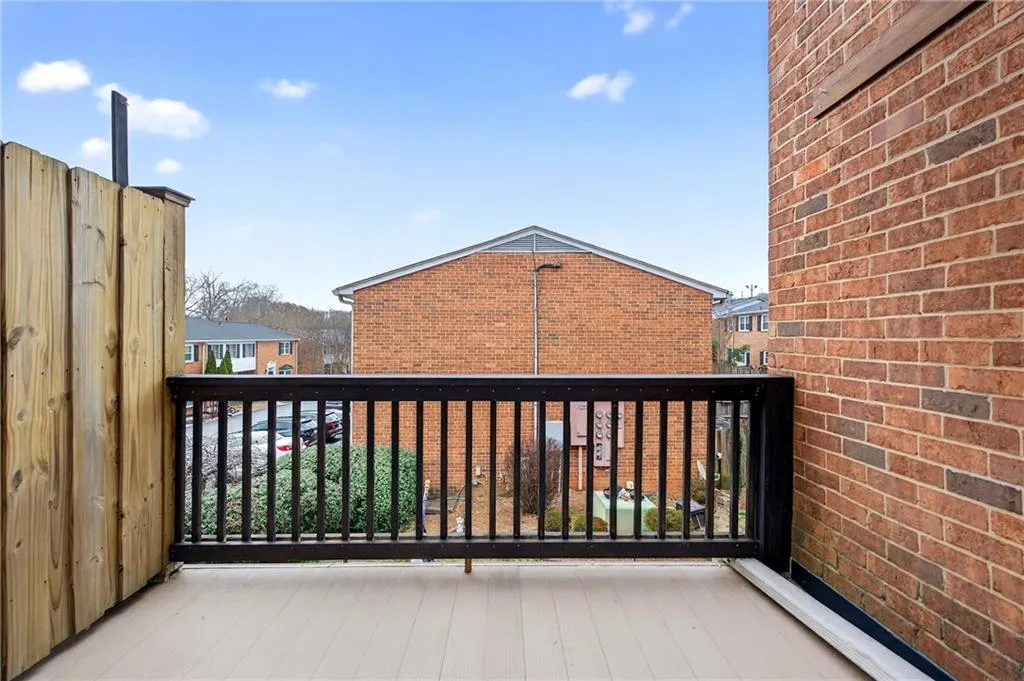 6520 Roswell Road Unit 48, Sandy Springs, Georgia 30328, 2 Bedrooms Bedrooms, ,1 BathroomBathrooms,Residential,For Sale,6520 Roswell Road Unit 48,7722305