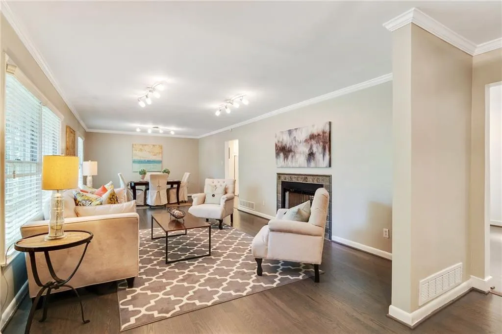 5195 Timber Trail South, Atlanta, Georgia 30342, 3 Bedrooms Bedrooms, ,3 BathroomsBathrooms,Residential,Sold,5195 Timber Trail South,6558548
