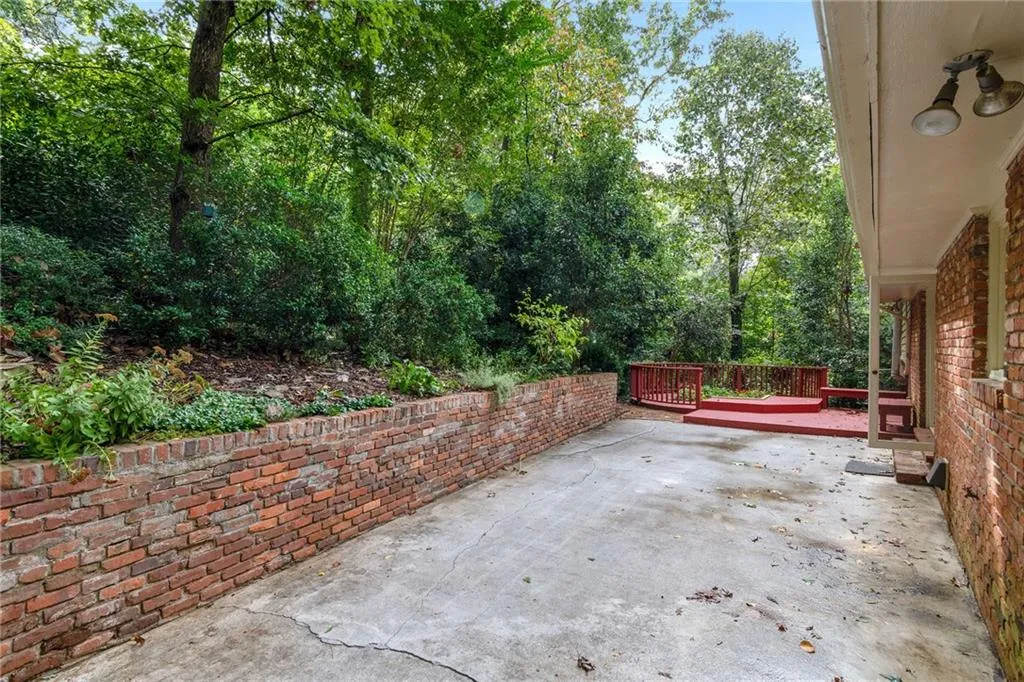 5195 Timber Trail South, Atlanta, Georgia 30342, 3 Bedrooms Bedrooms, ,3 BathroomsBathrooms,Residential,Sold,5195 Timber Trail South,6558548