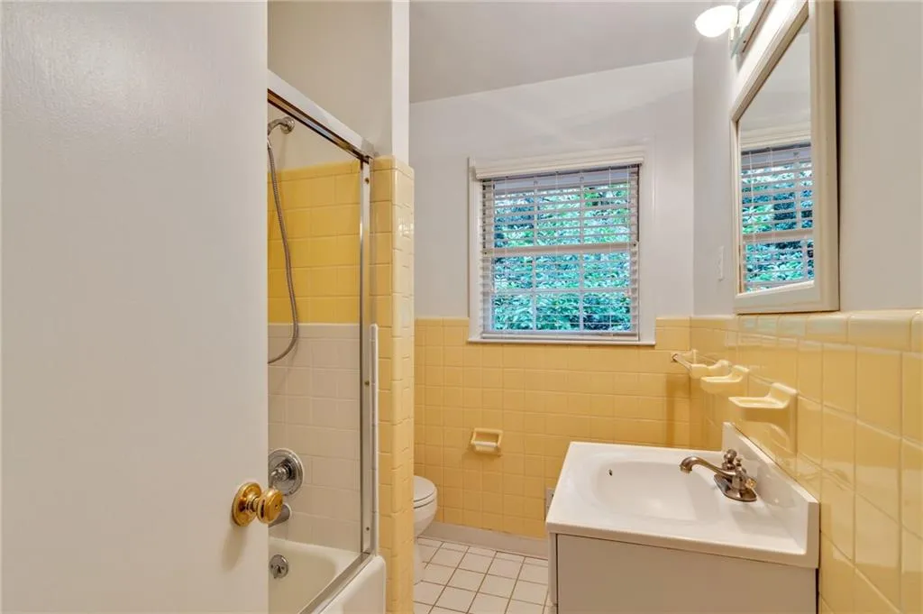 5195 Timber Trail South, Atlanta, Georgia 30342, 3 Bedrooms Bedrooms, ,3 BathroomsBathrooms,Residential,Sold,5195 Timber Trail South,6558548